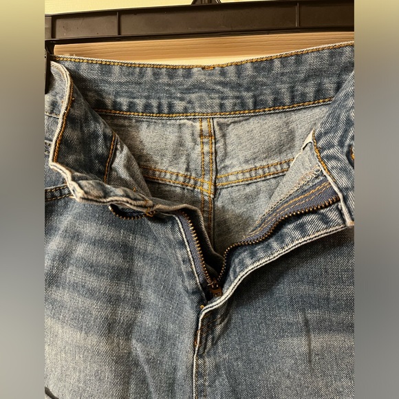 Women’s Forever 21 Light Denim Shorts - Picture 6 of 9